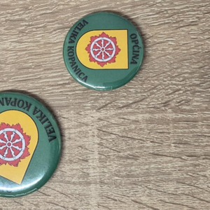 Bedževi, magneti, privjesci